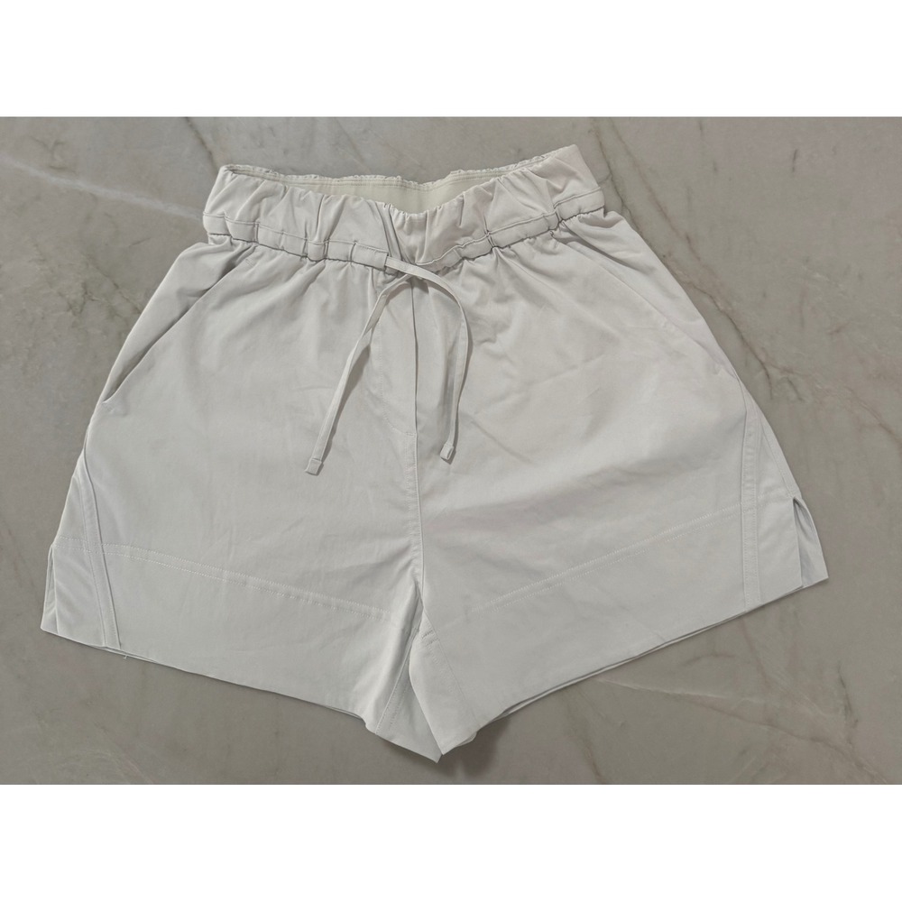 Lululemon High Rise Cinchable Waist Shorts Bone Color Drawstring Pockets Sz XXXS